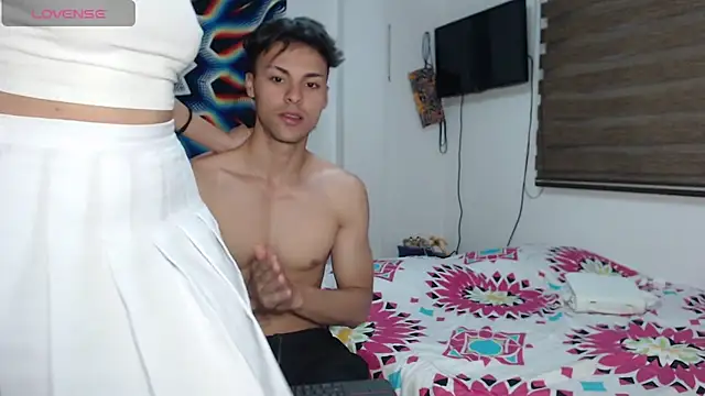 Snapshot of AshleyandTyler chatting on December 29, 10:47 pm AshleyandTyler online show from December 29, 10:47 pm