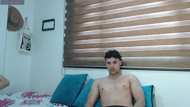 Snapshot of AshleyandTyler chatting on February 26, 8:33 pm AshleyandTyler online show from February 26, 8:33 pm