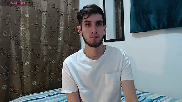 Snapshot of Thhiago_tay chatting on October 17, 5:54 am Thhiago tay online show from October 17, 5:54 am