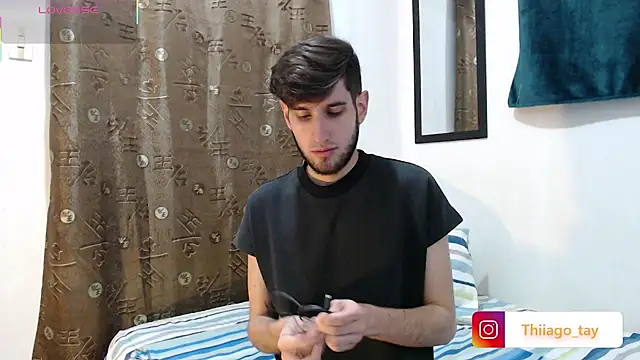 Snapshot of Thhiago_tay chatting on October 21, 3:07 am Thhiago tay online show from October 21, 3:07 am