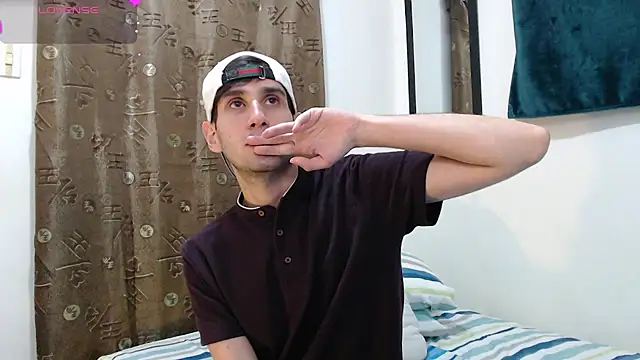 Snapshot of Thhiago_tay chatting on November 2, 7:05 pm Thhiago tay online show from November 2, 7:05 pm