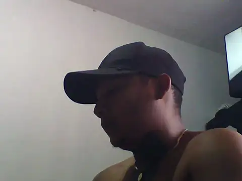 Snapshot of Realesf1114 chatting on October 5, 9:24 pm Realesf1114 online show from October 5, 9:24 pm