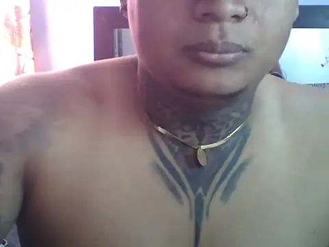 Snapshot of Realesf1114 chatting on October 9, 2:37 pm Realesf1114 online show from October 9, 2:37 pm