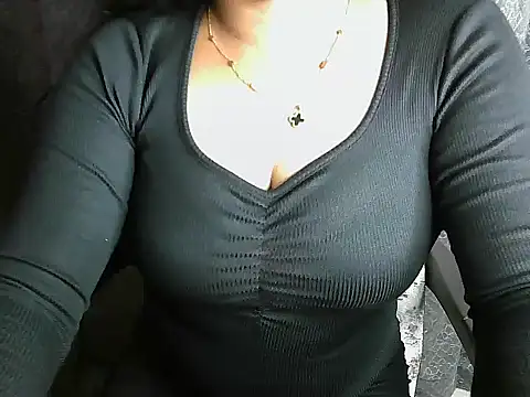 Snapshot of ursunny007 chatting on February 25, 11:52 am ursunny007 online show from February 25, 11:52 am
