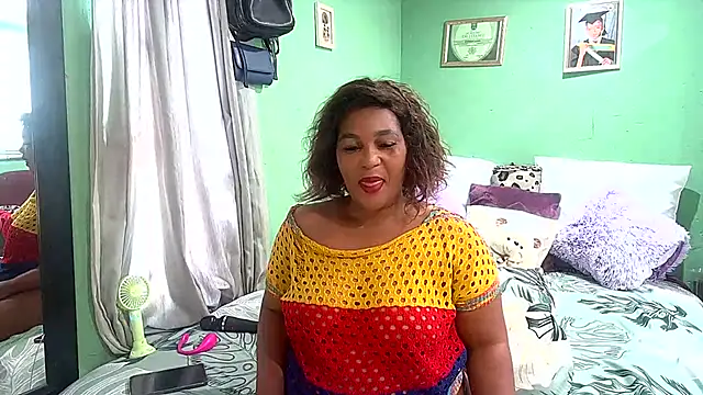 Snapshot of SexyEbony37X chatting on February 8, 6:39 am SexyEbony37X online show from February 8, 6:39 am