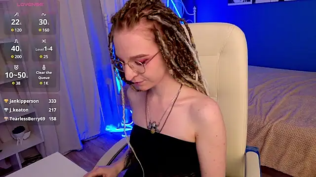 Snapshot of VioletShine chatting on January 10, 7:54 pm VioletShine online show from January 10, 7:54 pm