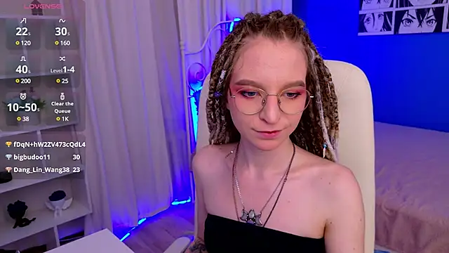 Snapshot of VioletShine chatting on February 6, 1:32 pm VioletShine online show from February 6, 1:32 pm