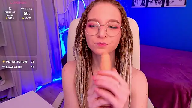 Snapshot of VioletShine chatting on February 7, 2:58 pm VioletShine online show from February 7, 2:58 pm