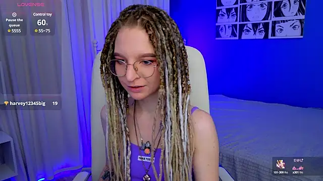 Snapshot of VioletShine chatting on March 6, 2:40 pm VioletShine online show from March 6, 2:40 pm