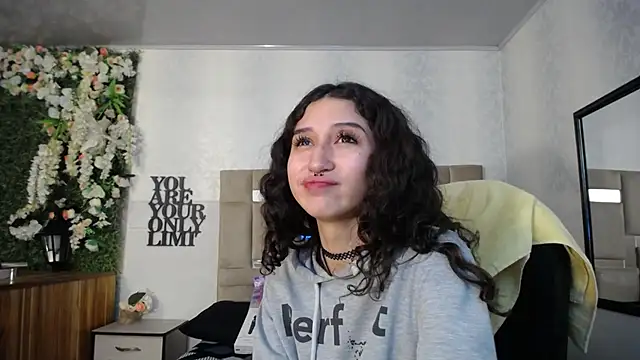 Queenjenn   online show from December 26, 1:43 pm