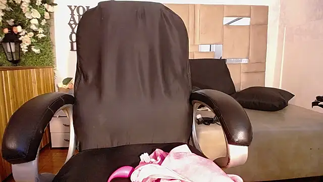 Queenjenn   online show from December 31, 5:07 pm