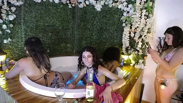 Queenjenn   online show from January 14, 5:45 pm