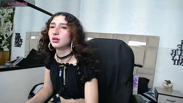 Queenjenn   online show from January 15, 8:05 pm