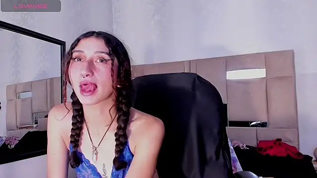 Queenjenn   online show from January 21, 5:09 pm