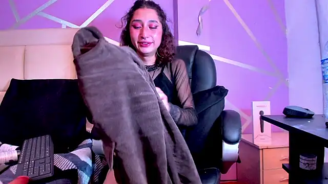 Queenjenn   online show from January 30, 12:29 am