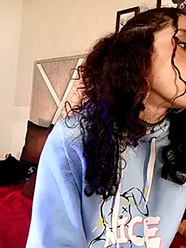 Queenjenn   online show from February 16, 10:21 am