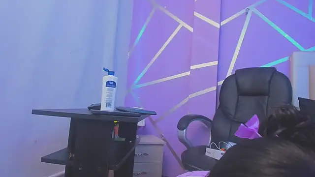 Queenjenn   online show from February 25, 10:18 pm