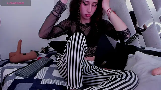 Queenjenn   online show from March 12, 9:24 pm