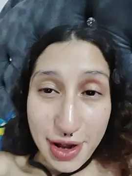 Snapshot of Queenjenn__ chatting on June 7, 1:54 am Queenjenn online show from June 7, 1:54 am