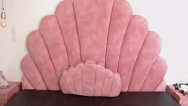 Snapshot of Candy_Bony chatting on December 13, 3:43 pm Candy Bony online show from December 13, 3:43 pm