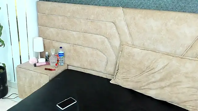 Snapshot of Candy_Bony chatting on December 19, 7:18 pm Candy Bony online show from December 19, 7:18 pm