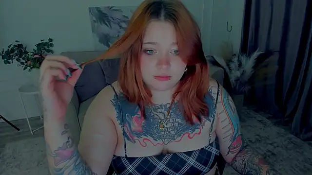 Snapshot of MoonLghte chatting on October 5, 7:56 pm MoonLghte online show from October 5, 7:56 pm