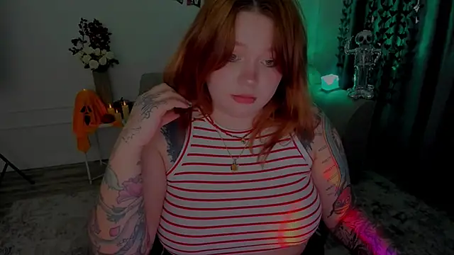 Snapshot of MoonLghte chatting on October 11, 8:07 pm MoonLghte online show from October 11, 8:07 pm