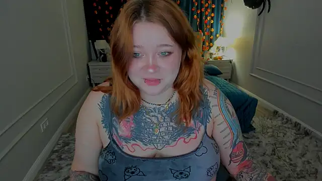 Snapshot of MoonLghte chatting on October 22, 8:08 pm MoonLghte online show from October 22, 8:08 pm