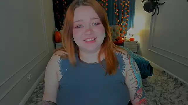 Snapshot of MoonLghte chatting on October 29, 7:37 pm MoonLghte online show from October 29, 7:37 pm