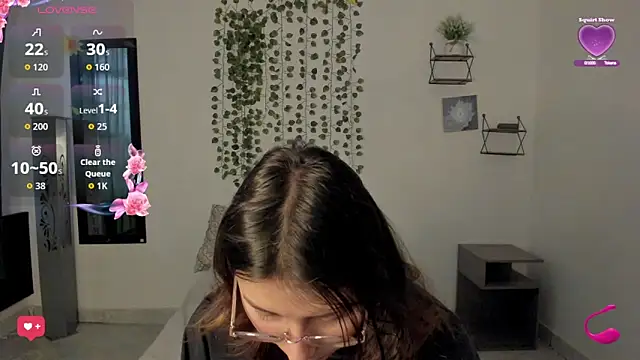 Noellesable online show from September 22, 5:15 pm