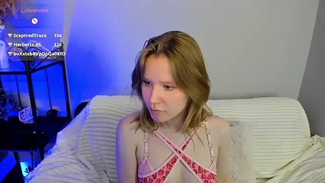 Snapshot of EvaStevs chatting on January 4, 4:23 am EvaStevs online show from January 4, 4:23 am