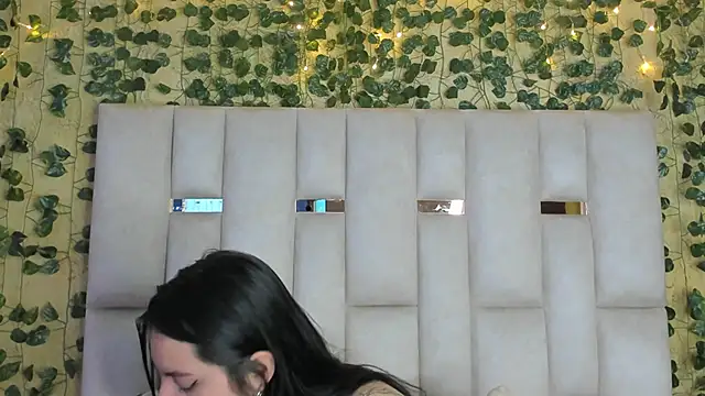 Snapshot of jenifer__power10 chatting on January 9, 1:45 pm jenifer power10 online show from January 9, 1:45 pm
