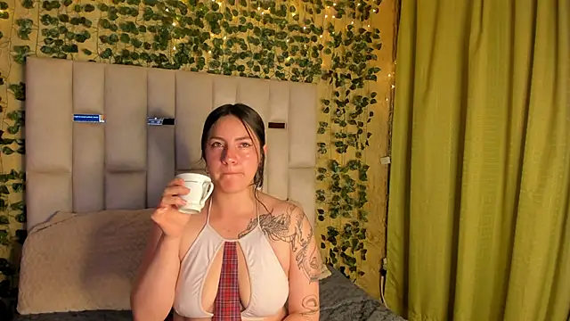 Snapshot of jenifer__power10 chatting on February 12, 12:44 pm jenifer power10 online show from February 12, 12:44 pm