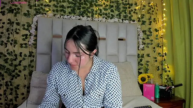 Snapshot of jenifer__power10 chatting on March 8, 1:14 pm jenifer power10 online show from March 8, 1:14 pm