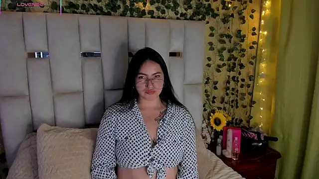 Snapshot of jenifer__power10 chatting on March 21, 2:29 pm jenifer power10 online show from March 21, 2:29 pm