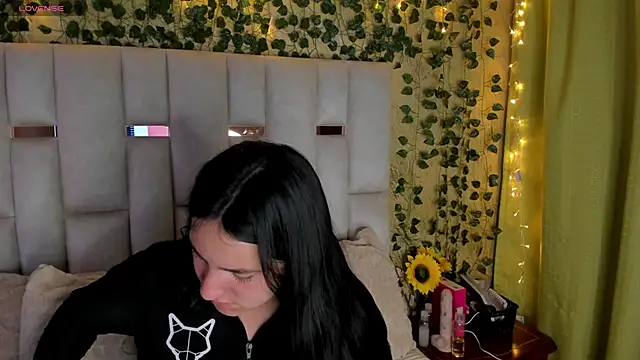 Snapshot of jenifer__power10 chatting on March 22, 1:52 pm jenifer power10 online show from March 22, 1:52 pm