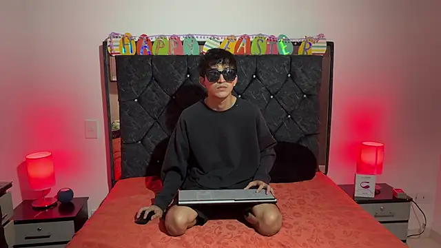 Snapshot of khonsu_s chatting on April 3, 9:57 pm khonsu s online show from April 3, 9:57 pm