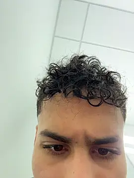 Snapshot of johnycash21 chatting on December 22, 3:42 pm johnycash21 online show from December 22, 3:42 pm