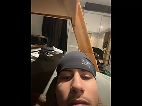 Snapshot of johnycash21 chatting on February 6, 10:40 am johnycash21 online show from February 6, 10:40 am