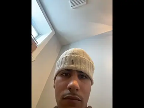 Snapshot of johnycash21 chatting on February 7, 6:00 pm johnycash21 online show from February 7, 6:00 pm