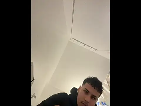 Snapshot of johnycash21 chatting on February 8, 10:57 pm johnycash21 online show from February 8, 10:57 pm