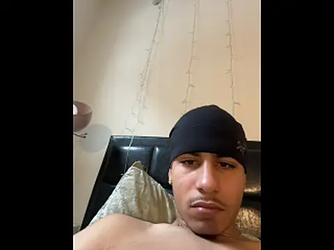 Snapshot of johnycash21 chatting on February 10, 1:48 pm johnycash21 online show from February 10, 1:48 pm