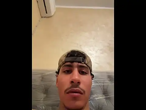 Snapshot of johnycash21 chatting on July 5, 1:56 am johnycash21 online show from July 5, 1:56 am