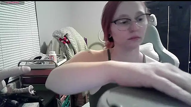 LilyFoxxx online show from January 19, 4:12 am