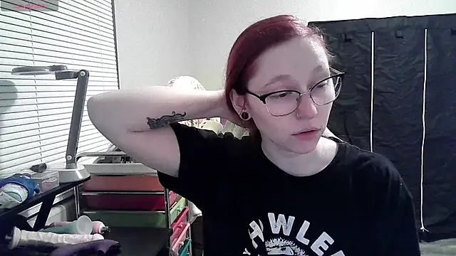 LilyFoxxx online show from January 24, 4:05 am