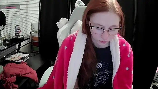 LilyFoxxx online show from February 15, 5:09 am