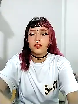 Snapshot of KattLav chatting on January 4, 4:23 am KattLav online show from January 4, 4:23 am