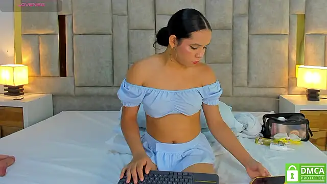 Snapshot of valtira_nova chatting on March 9, 8:02 pm valtira nova online show from March 9, 8:02 pm