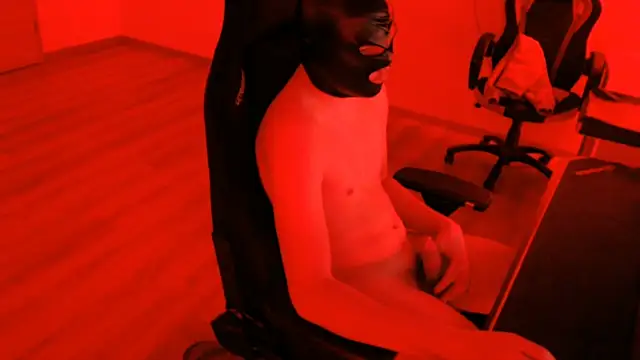 Snapshot of Georg1800 chatting on February 14, 6:37 pm Georg1800 online show from February 14, 6:37 pm