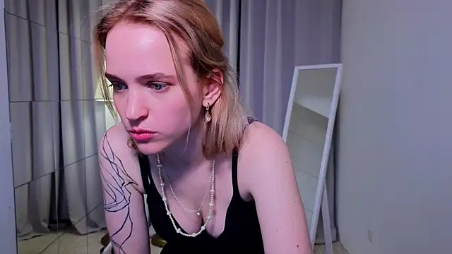 Snapshot of lolly_pie chatting on December 3, 5:23 pm lolly pie online show from December 3, 5:23 pm